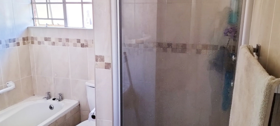 2 Bedroom Property for Sale in Langenhovenpark Free State